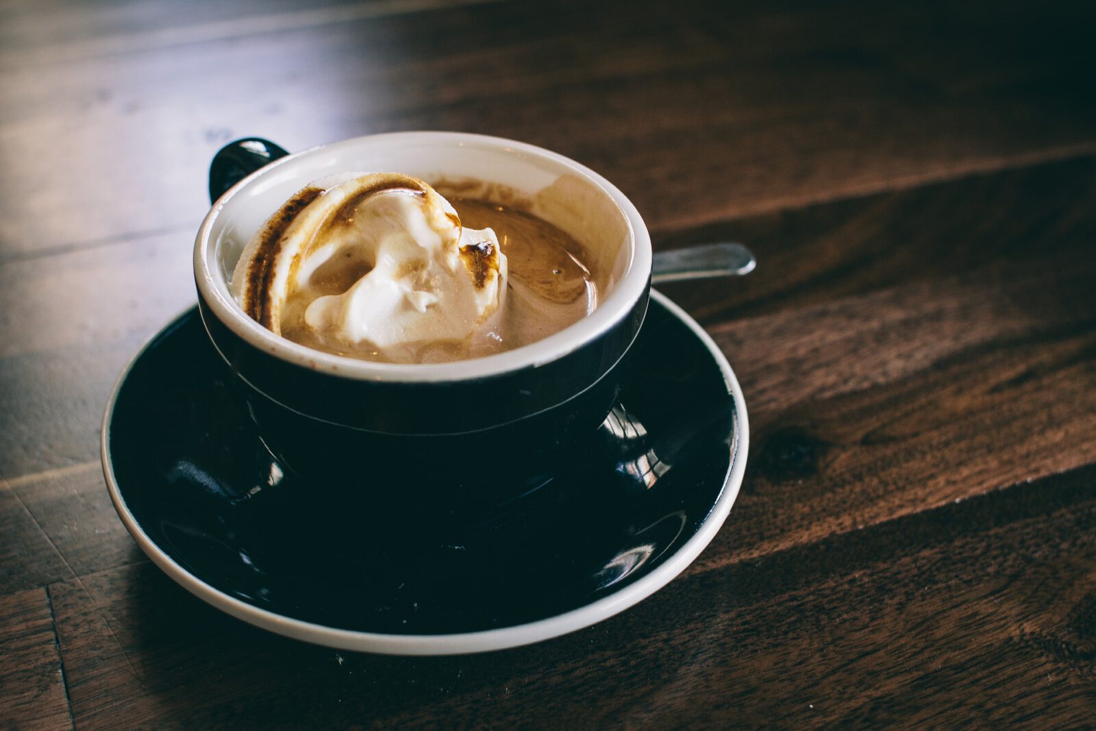 Kaffeefleck-eiskalt oder heiß-kalt